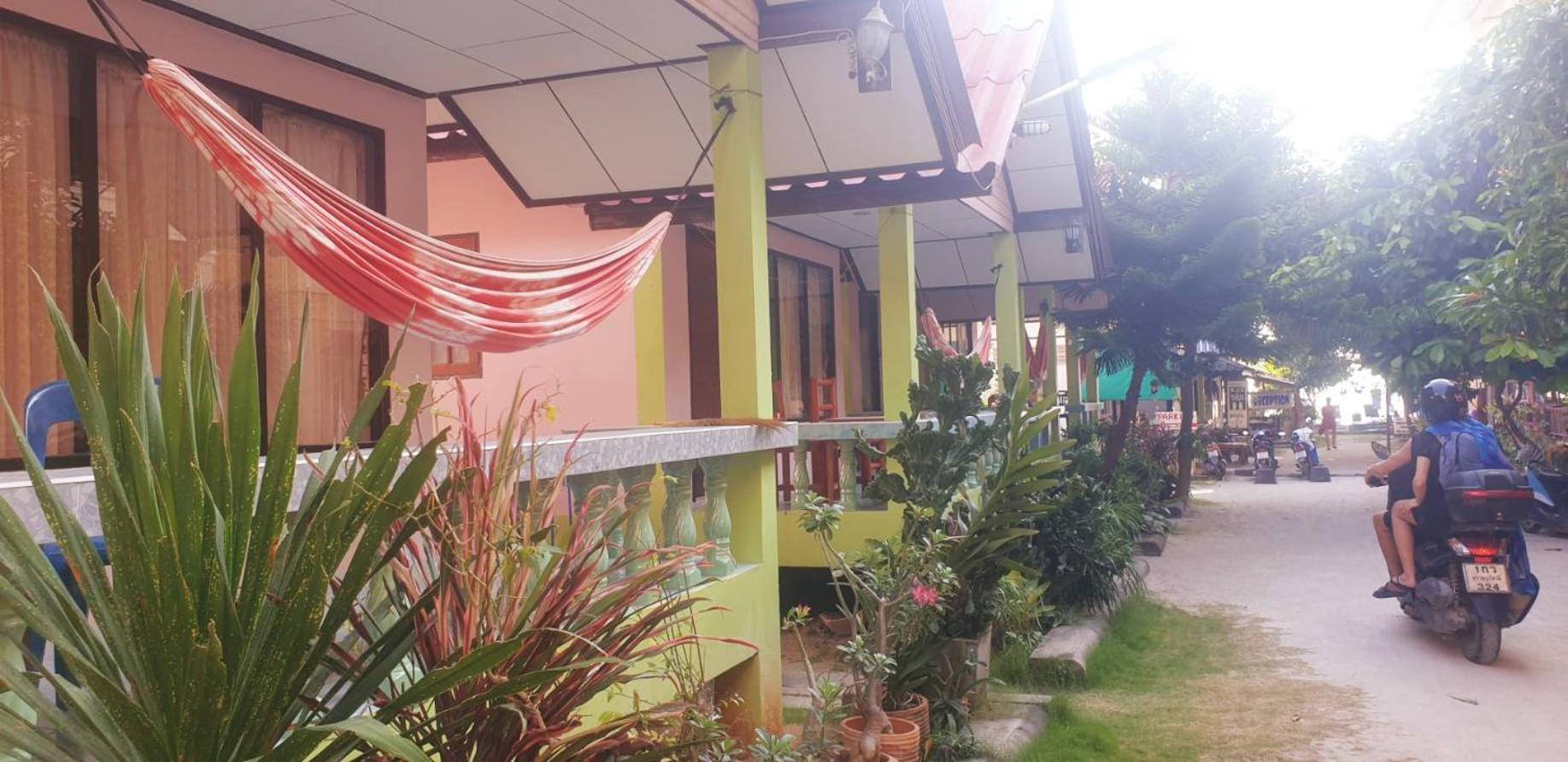 Black & White Bungalows Haad Rin Exterior photo